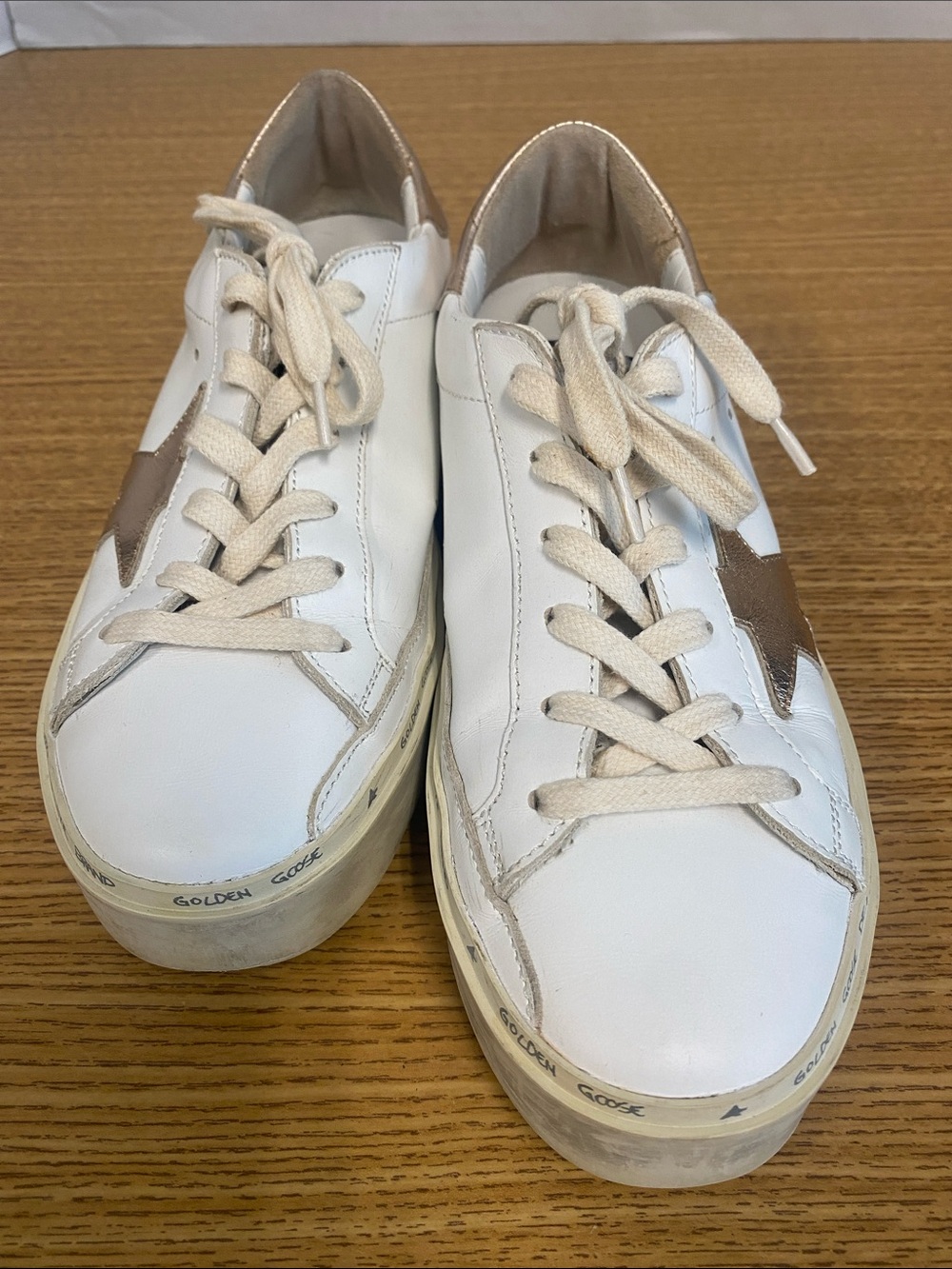 Golden Goose White Leather Sneakers with Metallic Gold Star - Picture 2 of 13
